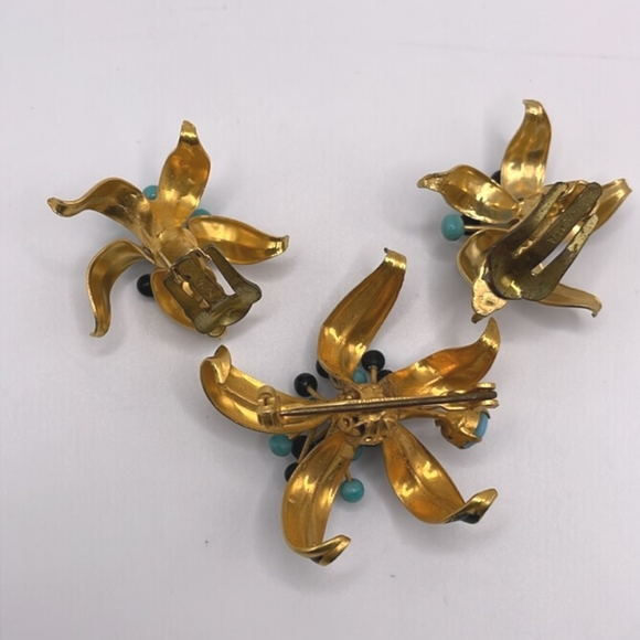Vintage Austria Enamel Lily Flower Brooch Clip-on Earrings Set Rare - Picture 5 of 9